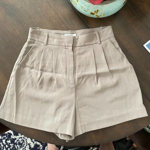 Aritzia Babaton Shorts sz 6